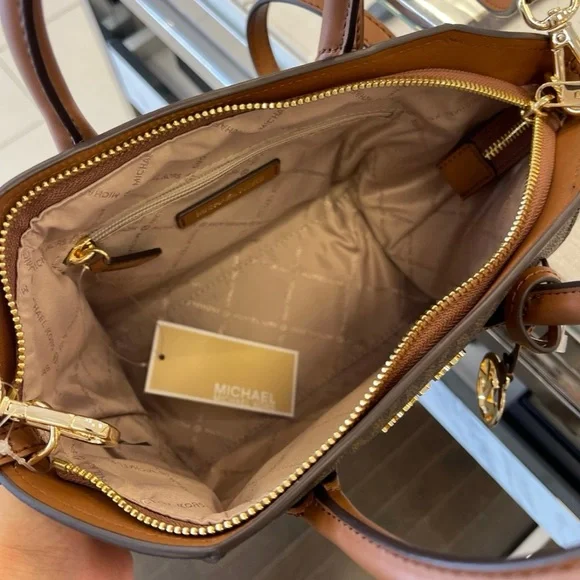 Michael Kors Avril Small Leather Logo Satchel Crossbody Brown Top Zip Bag
NWT - Picture 16 of 16